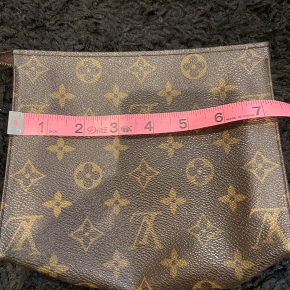 Louis Vuitton Cosmetic Bag - Picture 8 of 8